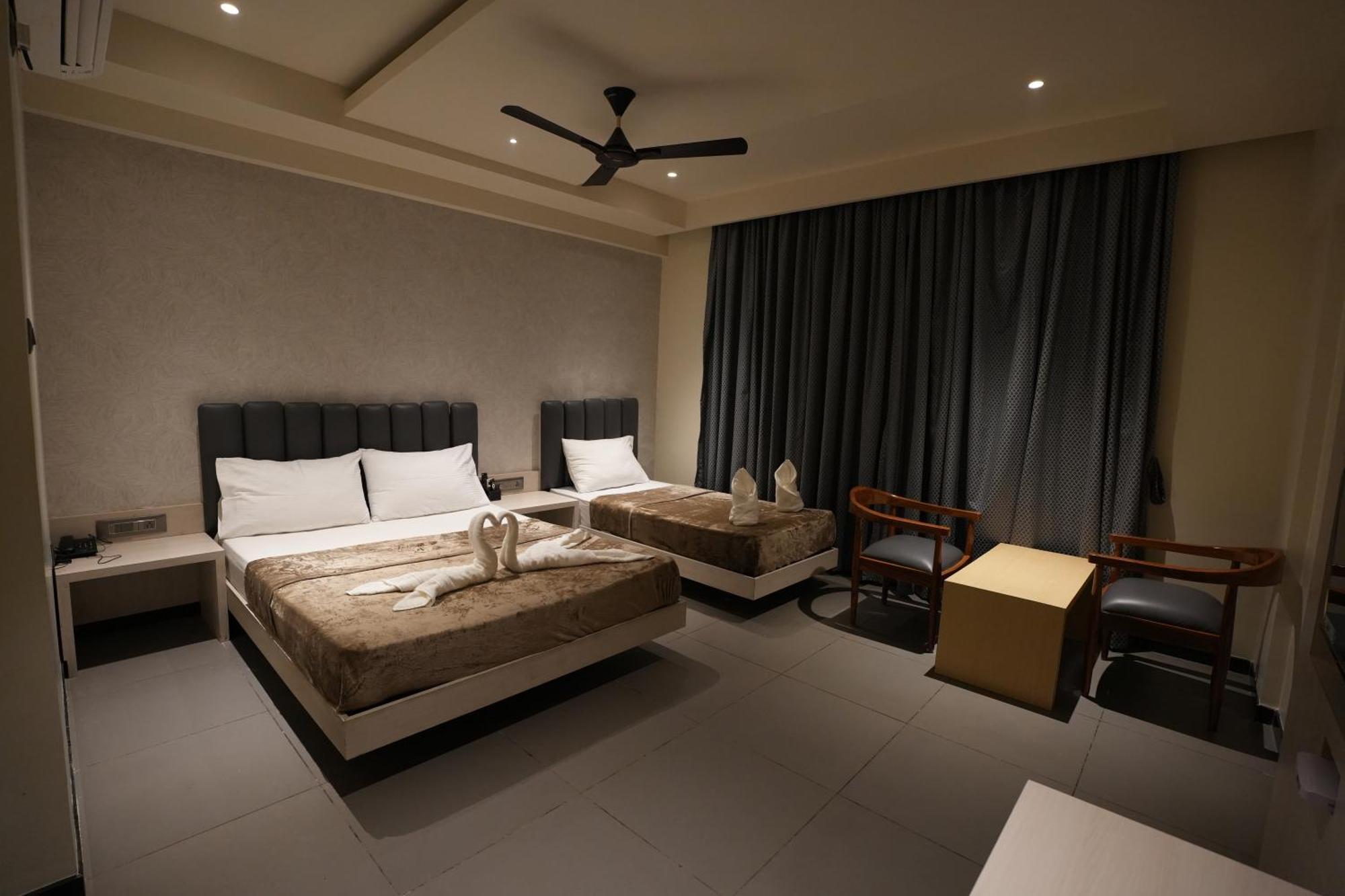 Hotel Swathi هوسبيت المظهر الخارجي الصورة
