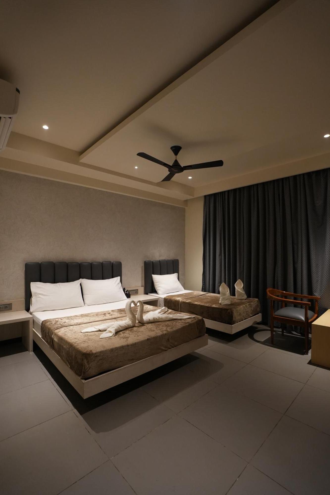 Hotel Swathi هوسبيت المظهر الخارجي الصورة