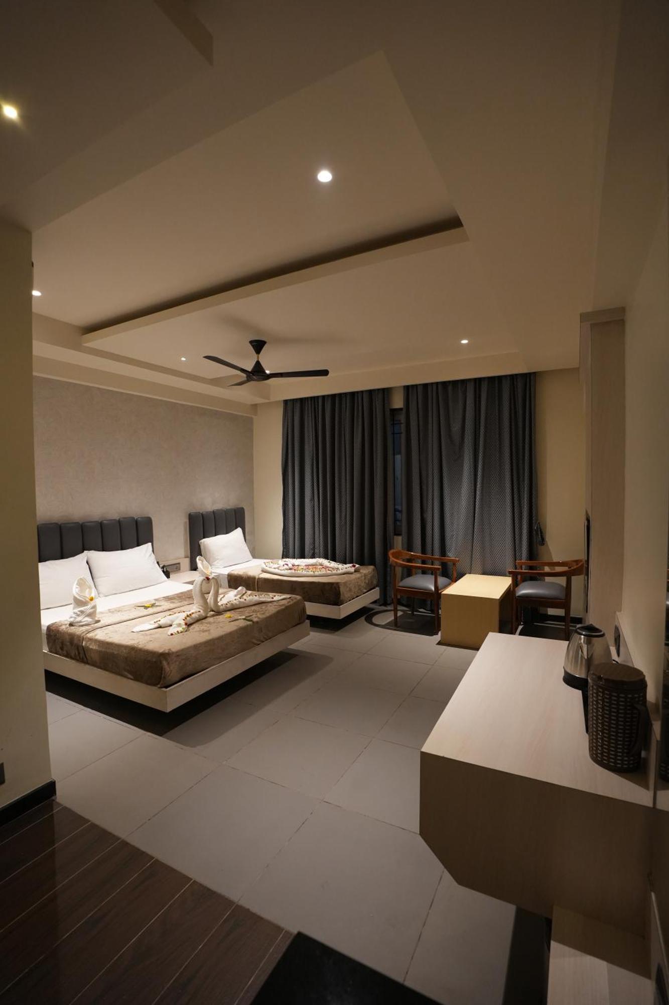 Hotel Swathi هوسبيت المظهر الخارجي الصورة