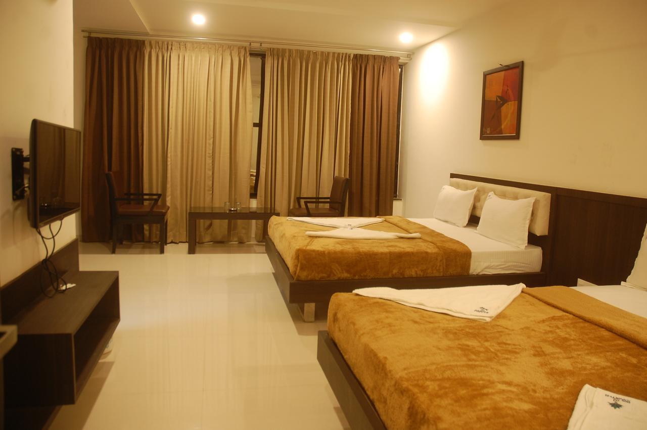 Hotel Swathi هوسبيت المظهر الخارجي الصورة